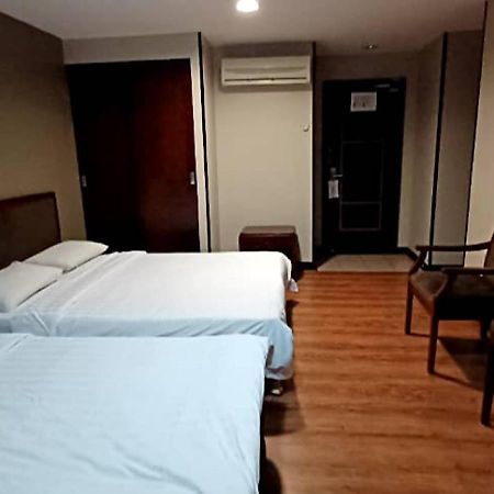 Hotel Sadong88 Кота-Кинабалу Экстерьер фото