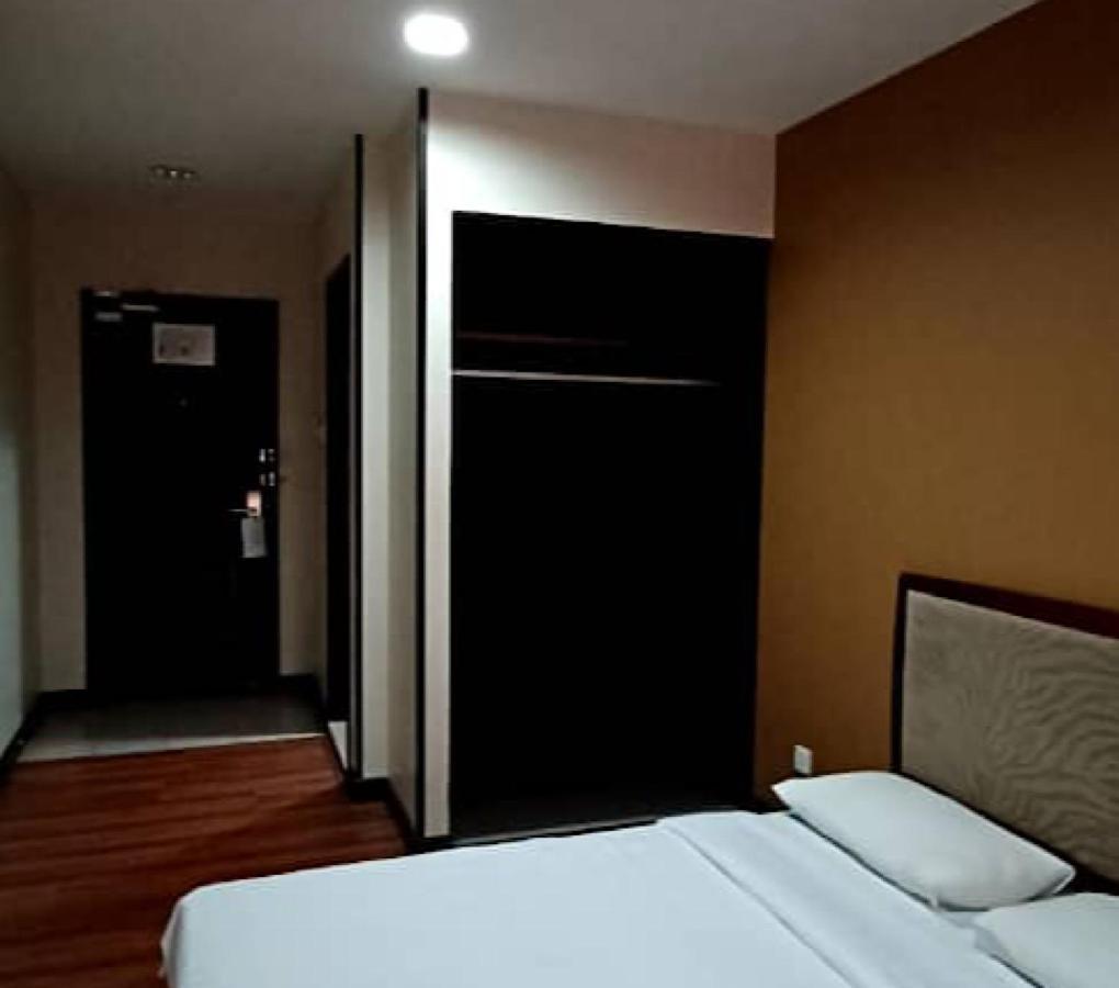 Hotel Sadong88 Кота-Кинабалу Экстерьер фото