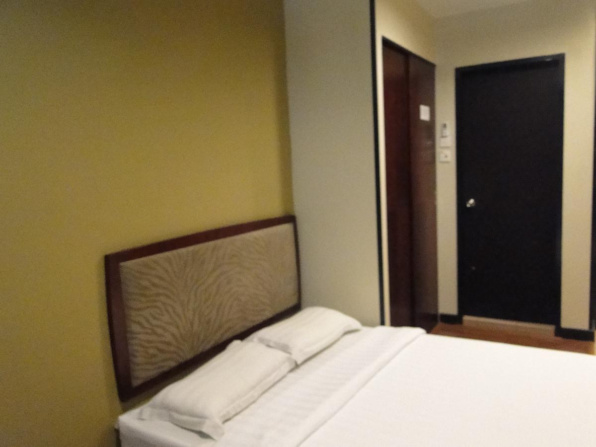 Hotel Sadong88 Кота-Кинабалу Экстерьер фото