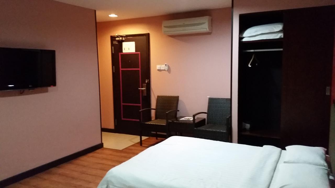 Hotel Sadong88 Кота-Кинабалу Экстерьер фото