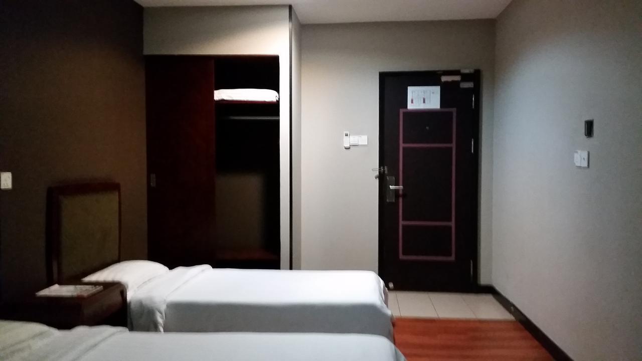 Hotel Sadong88 Кота-Кинабалу Экстерьер фото